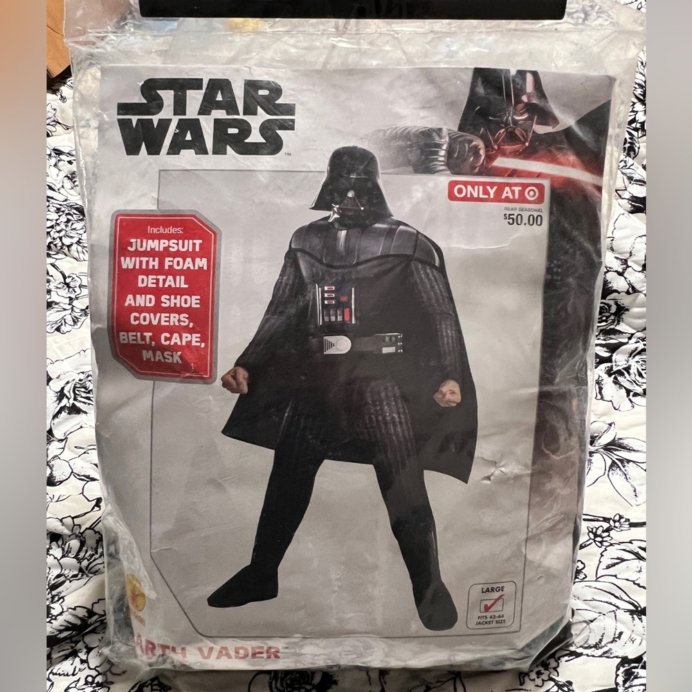 Star Wars Darth Vader Costume. NEW